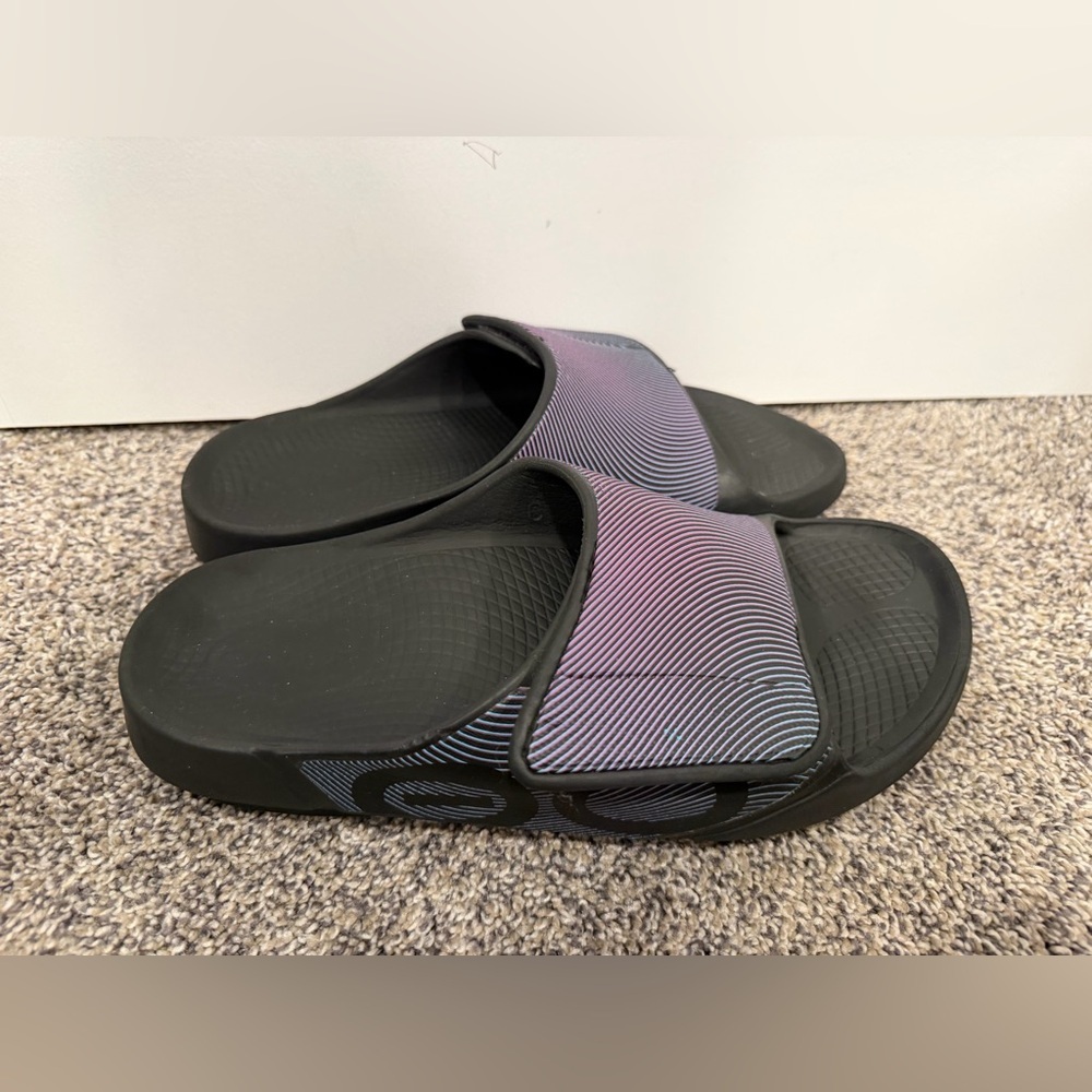 OOFOS OOahh Sport Flex slide sandals
Size men’s 7 women’s 9